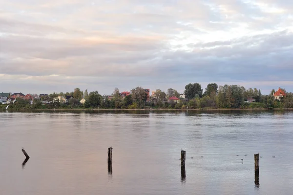 Uitzicht op de rivier de neva. — Stockfoto