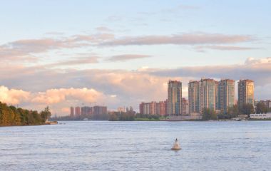 Neva Nehri manzaralı, St. Petersburg..