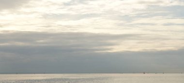 Bulut gökyüzü akşam.