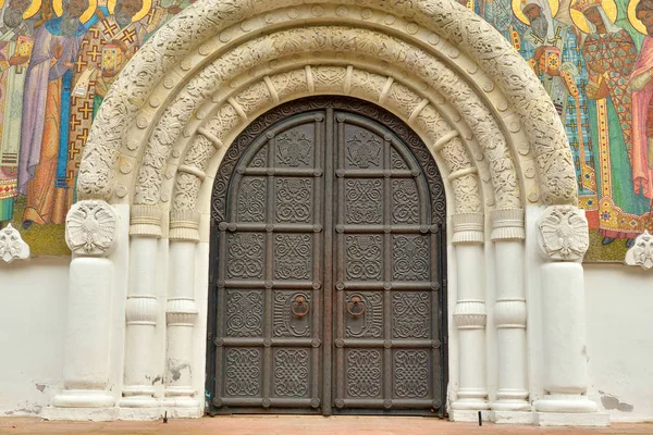 Porte de la cathédrale Feodorovsky Gosudarev . — Photo