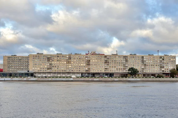 Embankment do rio Neva em São Petersburgo . — Fotografia de Stock