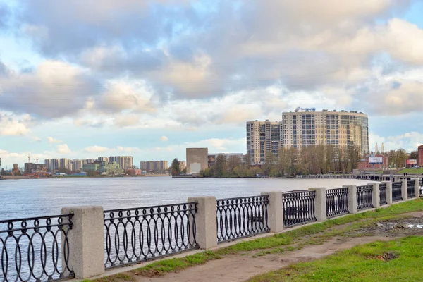 Embankment del río Neva en San Petersburgo . —  Fotos de Stock