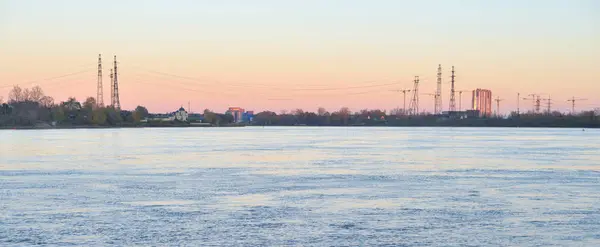 Перегляд річки Нева на заході сонця. — стокове фото