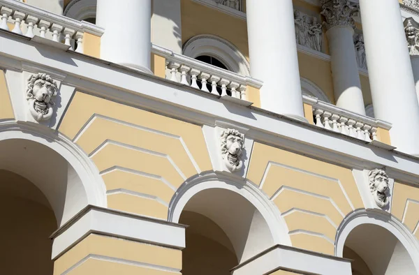 Fragment av byggnaden av statliga ryska museet i St Petersburg. — Stockfoto