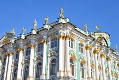 Kışlık Sarayın Hermitage Müzesi görünümünü.