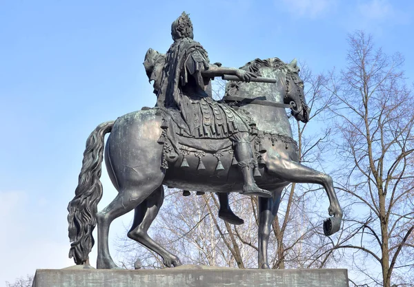 Standbeeld van de keizer Peter de grote. — Stockfoto