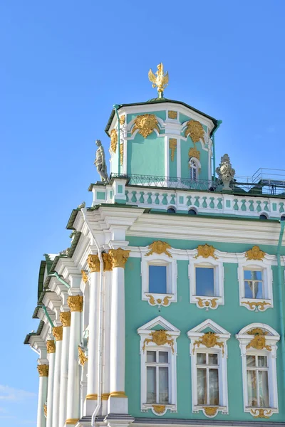 Widok na Pałac zimowy Hermitage Museum. — Zdjęcie stockowe