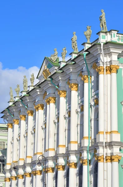 Vista do Palácio de Inverno do Museu Hermitage . — Fotografia de Stock