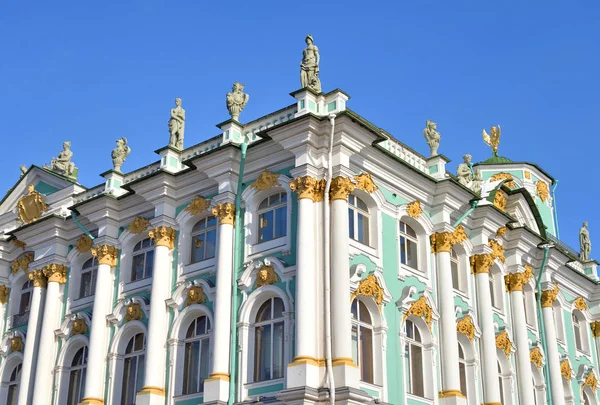 Blick auf den Winterpalast des Einsiedelei-Museums. — Stockfoto