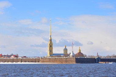 Nehir Neva ve Peter ve Paul Fortress.