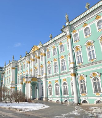 Kışlık Sarayın Hermitage Müzesi görünümünü.