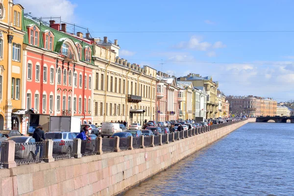 Damm des Fontanka Flusses. — Stockfoto