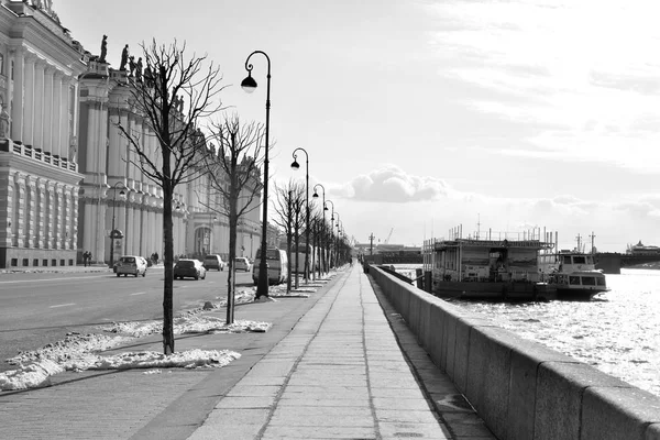 Vista di Palace Embankment . — Foto Stock