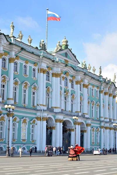 View of Winter Palace of Hermitage Museum. — Stock Photo, Image