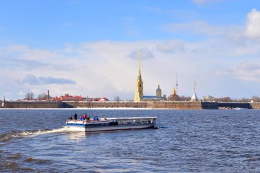 Nehir Neva ve Peter ve Paul Fortress.