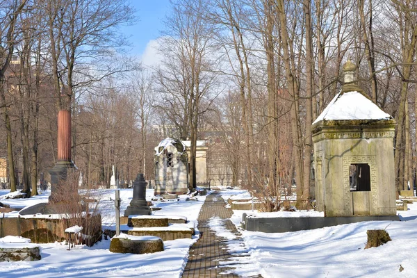 Cimitero Novodevichye a San Pietroburgo . — Foto Stock