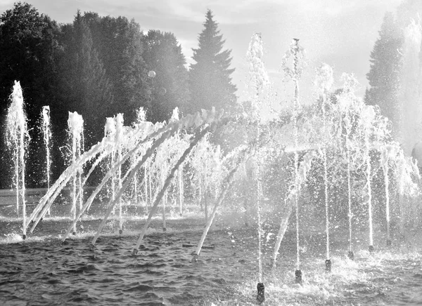 Příval vody fontány. — Stock fotografie