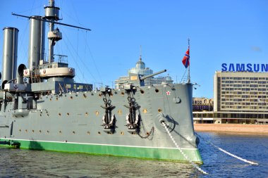 Neva Nehri üzerinde Aurora kruvazör.