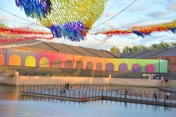 Ambarları ve gölet New Holland Adası.