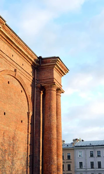 Eski New Holland adada inşa parçası.