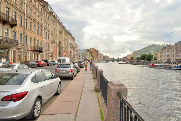 Embankment of Fontanka canal in St.Petersburg. — Stock Photo, Image