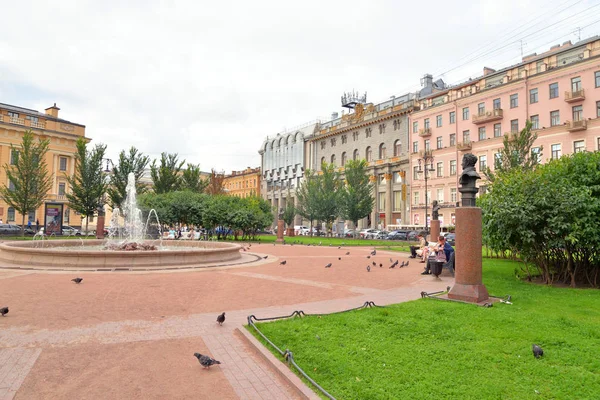 Piazza Manezhnaya nel centro di San Pietroburgo . — Foto Stock