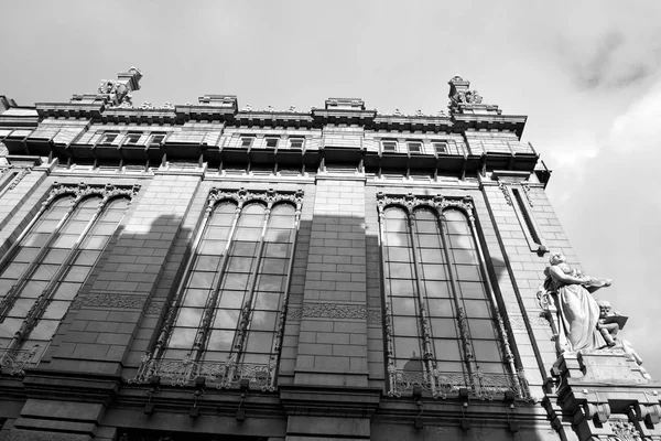 Tarihi Eliseevsky Saint Petersburg'da bina Dükkanı.