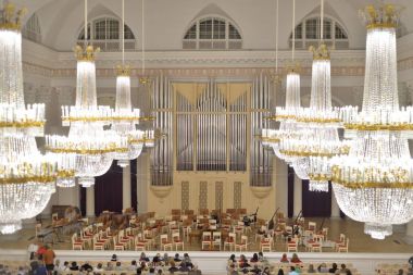St. Petersburg Filarmoni büyük salon.