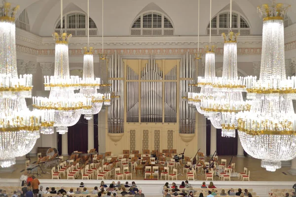Wielka sala Filharmonii St. Petersburg. — Zdjęcie stockowe