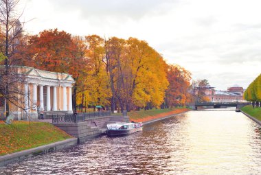Nehir Yusupov ve Mikhailovsky Bahçe.