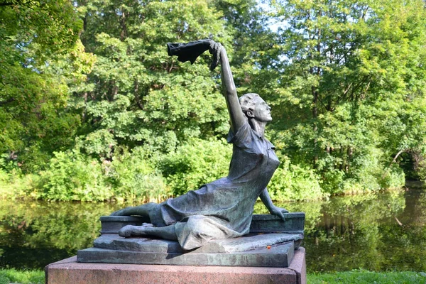 Памятник Раймонду Дьену в парке Победы в Санкт-Петербурге . — стоковое фото