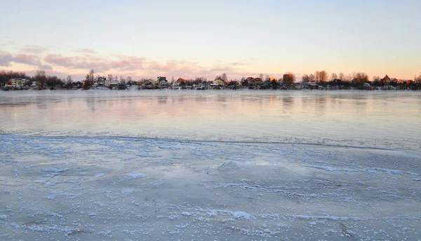 Άποψη του ποταμού Νέβα Χειμώνας ηλιοβασίλεμα. — Φωτογραφία Αρχείου