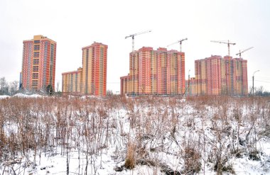 İnşaat halindeki evler.