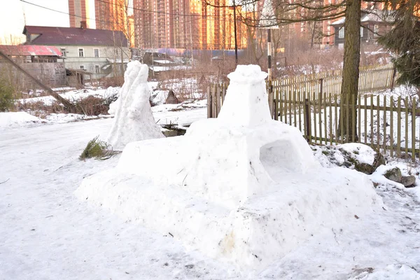 Ice sculptures on village street. — Stock Photo, Image