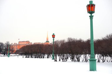 Mikhailovsky Kalesi ve Mars'ın alanı.