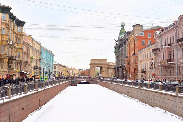 Blick auf den Griboedov-Kanal im Winter. — Stockfoto