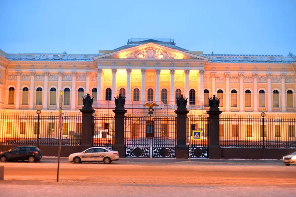 Mikhailovsky που βρίσκεται το παλάτι ή το Μουσείο της Ρωσίας. — Φωτογραφία Αρχείου