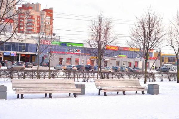 Centro comercial en microdistrito Ribatskoe en invierno . —  Fotos de Stock
