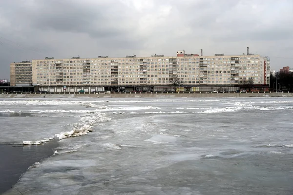 Вид на річку Нева, Санкт-Петербург. — стокове фото