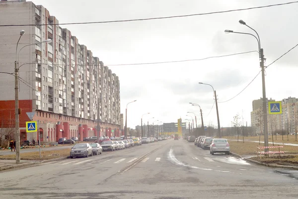 Microdistrict Ribatskoe op dag van de wolk. — Stockfoto