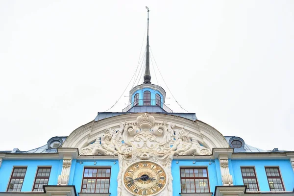 Le bâtiment de l'école navale de Nakhimov à Saint-Pétersbourg . — Photo