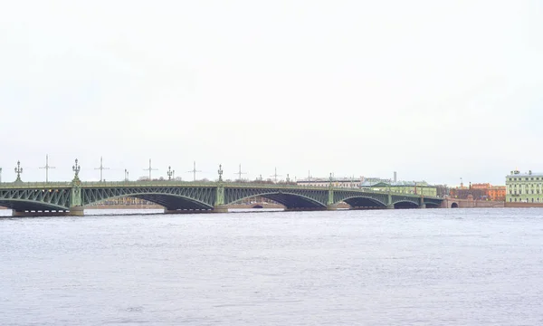 Puente Trinity y río Neva . —  Fotos de Stock