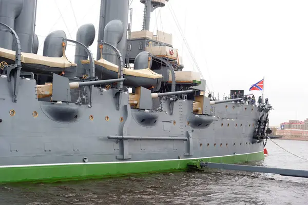 Aurora cruiser on Neva river. — Stock Photo, Image