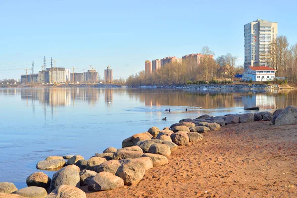 Vista del río Neva, San Petersburgo. — Foto de Stock