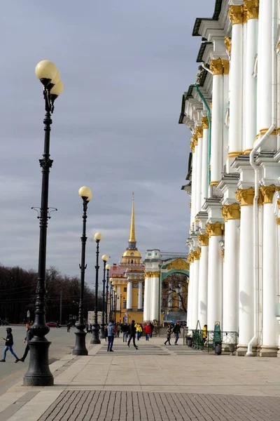 Palácového náměstí a Ermitáže. — Stock fotografie