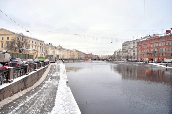 Banvallen av Fontankafloden. — Stockfoto