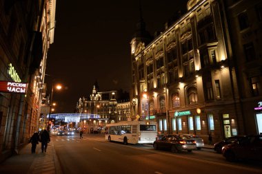 Kamennoostrovsky Avenue, gece.