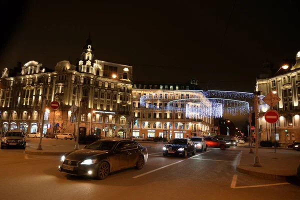 Kamennoostrovsky Avenue v noci. — Stock fotografie