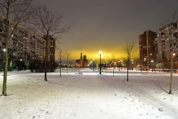 Steegje op winternacht. — Stockfoto