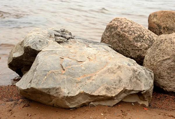 Вода и камни . — стоковое фото